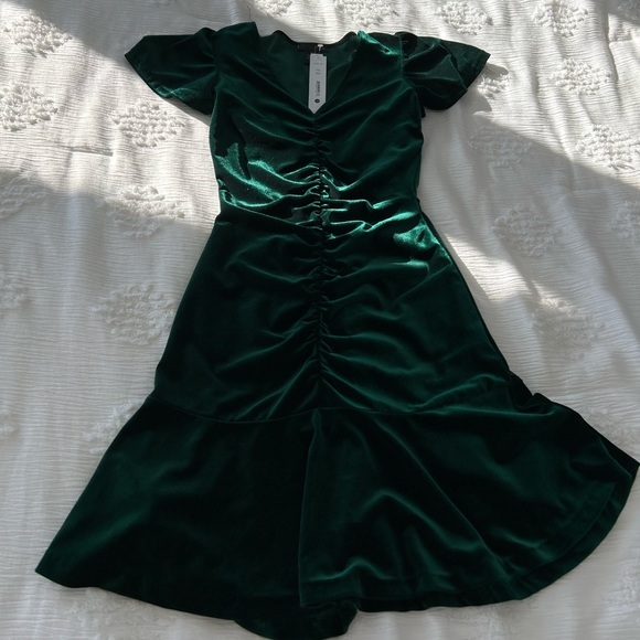 BNWT AQUA Green Velvet Dress - Picture 5 of 5